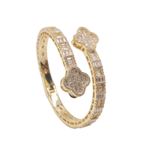 Pretty Lucky Gold Clover Bangle